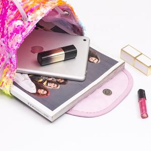 กระเป๋าเป้สะพายหลังของผู้หญิงลายวันศุกร์สีดำปักเลื่อมแบบกลับด้านได้สำหรับการเดินทางกลางแจ้งแบบมีเชือกรูด - Product Image 6