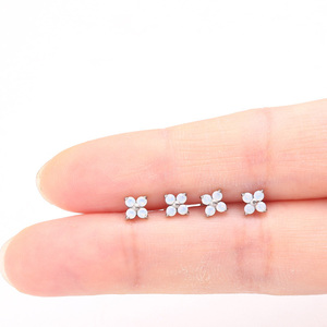 Getta G23 Ti6Al4VELI Titanium 18G Flower Leaf Marquise CZ Bezel Setting Internal Thread Conch Daith Labret Lip Stud - Product Image 4