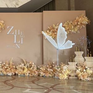 Lumière LED suspendue en forme de papillon, vente en gros, couleur blanc chaud, indice de protection IP33, 5+ lumières, style moderne, étanche, décoration de scène - Product Image 1