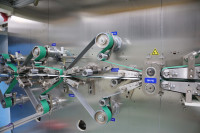 Einweg-Sanitärpolster-Herstellungsmaschine Babyausschnitt-Maschine