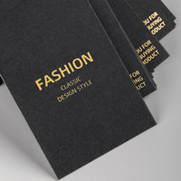 Étiquettes suspendues personnalisées de luxe en papier noir avec logo en feuille d'or pour vêtements, avec cordon