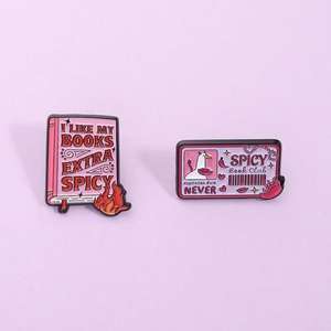 เข็มกลัดเคลือบสีชมพูหวานซ่อนเป<span class=keywords><strong>ร</strong></span>ี้ยว ลายหนังสือ <span class=keywords><strong>ร</strong></span>ุ่น I MY BOOKS Extra Spicy สำหรับติดก<span class=keywords><strong>ร</strong></span>ะเป๋าเป้ ปกเสื้อ ของขวัญแฟชั่น เค<span class=keywords><strong>ร</strong></span>ื่องประดับ ทำจากโลหะผสมสังกะสี สีดำ - Product Image 2