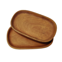 Plateau de service rectangulaire contemporain en bois d'acacia et mangue, fait main et écologique, avec kit d'ustensiles – Ensembles de vaisselle personnalisés uniques pour repas