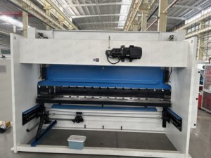 Offre <span class=keywords><strong>spéciale</strong></span> : Presse plieuse CNC électro-hydraulique 250T 3200 mm avec axes 4+1+2 pour le pliage du métal au carbone - Product Image 4
