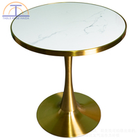 Ensemble de table à manger commerciale de luxe au design moderne en marbre et acier inoxydable doré brossé, avec pieds de table en métal pour hôtel