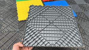 Baldosas de garaje entrelazadas de PP para fábrica de almacén Baldosa de suelo antideslizante impermeable - Product Image 5