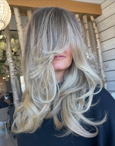 Perruques en cheveux russes pour femmes européennes, personnalisées, couleur balayage, ondulations lâches, perruque frontale en dentelle 13x4 sans colle - Product Image 2