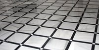 Carreaux de sol en marbre blanc et noir à motifs