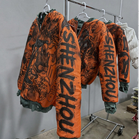 Blouson Bomber Homme Personnalisé Imprimé Graffiti, Style Varsity Usé en Maille Côtelée, Zippé, Streetwear, Vente en Gros