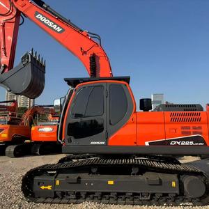 Excavatrice sur chenilles hydraulique Doosan DX225L d'occasion de haute qualité, 22 tonnes, adaptée aux travaux de terrassement et de construction routière - Product Image 1