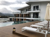Chaises longues de piscine Chaise longue contemporaine extérieure Chaise longue blanche de roue de lit de soleil Chaises longues de piscine de fibre de verre