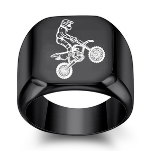 Bague carrée en acier inoxydable 18MM gravée au laser avec motif moto, bijou de mode pour homme, cadeau - Product Image 4