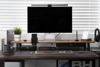 Bureau debout moderne haut de gamme SAMDI en noyer avec plateau métallique réglable en hauteur (720-1170 mm) – Mobilier de bureau stable et de haute qualité