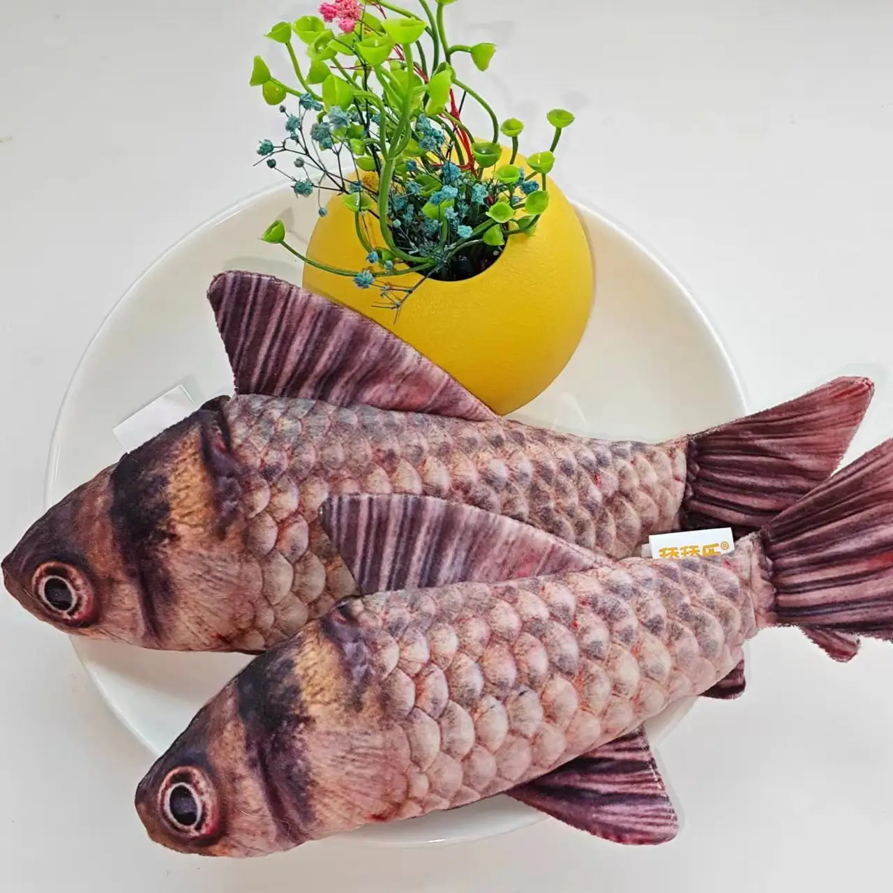 Wholesale Fish Shaped Plush Cat Toy Bite Resistant Catnip Toy With Bell