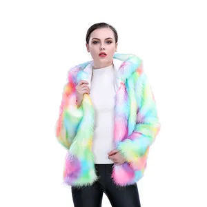 Vente en gros de manteaux de fourrure pour femmes Manteau court à capuche en fourrure de renard coloré épaissi Veste chaude pour femmes