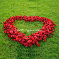Fabrikpreis Großhandel Beliebter Herzförmiger Bogen Hochwertige Künstliche Seidenrosen Roter Herz-Blumenbogen für Hochzeitsanträge