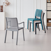 Chaises décoratives de style moderne de haute qualité meubles de salon chaises empilables d'extérieur modernes chaises de salle à manger en plastique coloré