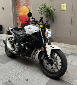 Moto Naked CB 400 F pour les Aventures du Week-end, Moteur à Essence 4 Temps, Scooter Tout-Terrain - Product Image 4