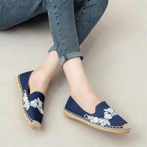 Mocassins en lin respirant pour femmes avec broderie florale, chaussures décontractées à enfiler pour le quotidien, les trajets et les vacances, chaussures pour femmes - Product Image 5