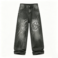 Pantalon en jean noir délavé coupe baggy avec motif totem tourbillonnant en strass brillants, jambe droite, style streetwear oversize