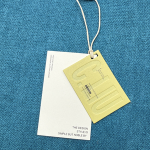 Thiết Kế Mới Tùy Chỉnh Debossed Tên Thương Hiệu Logo 600 GSM Matte Bạc Lá Giấy Hangtag Cho Phụ Nữ Trang Phục - Product Image 1