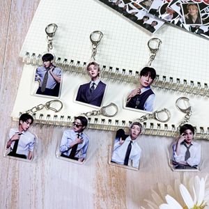 Porte-clés en acrylique K-<span class=keywords><strong>pop</strong></span> 2026 en gros, accessoires de sac, breloques, pendentifs en plastique, porte-clés photo numérique K-<span class=keywords><strong>pop</strong></span>, marchandises d'idoles K-<span class=keywords><strong>pop</strong></span> - Product Image 2