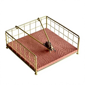 Support de mouchoirs portable en métal, style américain, fait main, écologique, étanche, avec option de logo personnalisé pour la maison, par BS International - Product Image 4