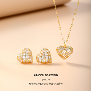 Conjunto de Collar con Forma de Corazón en Tono Dorado con Circonita Cúbica, Joyería para Uso Diario para Mujer - Product Image 4