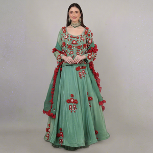 Lehenga Choli de Diseñador para Mujer con Cuentas de Flores Rojas, Adornos de Dana y Perlas, Prenda Moderna para Celebraciones - Product Image 1