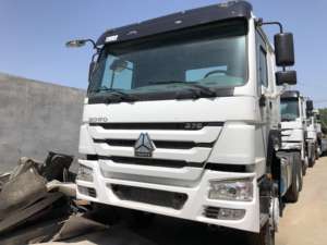 Camion tracteur d'occasion Sinotruk Howo NX 6x4, cabine à toit plat, conduite à gauche, diesel Euro 2, 351-450 CV, 31-40 tonnes, moteur Weichai robuste - Product Image 1