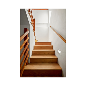 Escaliers en bois massif modernes de qualité supérieure pour la maison élégante Villa Appartement Hôtel Salon Utilisation intérieure durable et élégante - Product Image 1