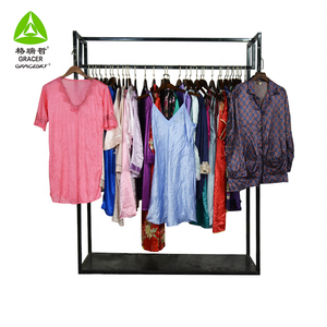 Venta al por mayor directa de fábrica: Ropa y <span class=keywords><strong>zapatos</strong></span> de segunda mano de verano en pacas, pedido mínimo 45 kg, suministro del Reino Unido. - Product Image 3