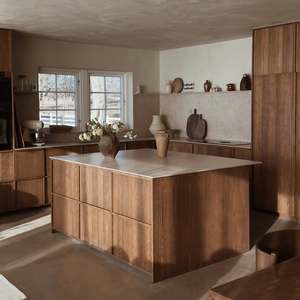 Mobili da Cucina di Lusso Personalizzati in Stile Moderno Vermont, Design di Armadietti e Credenze su Misura - Product Image 1