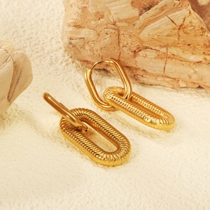 Boucles d'oreilles pendantes en acier inoxydable plaqué or 18 carats, à la mode, avec double cercle entrelacé rayé, personnalisées pour femmes - Product Image 6