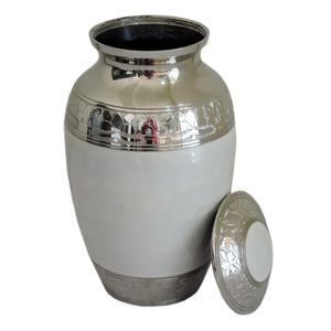 Urna conmemorativa para adultos de latón de diseño clásico, suministros funerarios duraderos para adultos, esmalte con acabado de níquel para cenizas humanas, entierro de cremación - Product Image 2