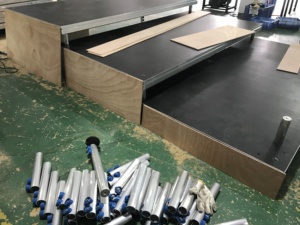 Escenario Portátil Plegable para Coro Móvil, de Aluminio, con Ruedas, para Escuela de <span class=keywords><strong>Canto</strong></span>, Usado, de 18 mm de Grosor, con Soporte para Coro - Product Image 2