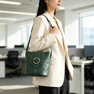 Sac seau vert foncé avec boucle en bambou, bandoulière amovible, sac à main décontracté pour tous les jours - Product Image 3