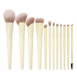 Ensemble de 12 pinceaux de maquillage professionnels de haute qualité, synthétiques, vegan, personnalisés, jaunes Morph - Product Image 1
