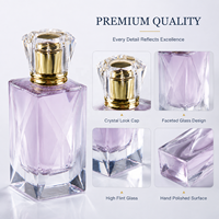 Flacon de parfum en verre facetté de 70 ml, transparent et poli, avec vaporisateur à sertir et capuchon doré ou argenté