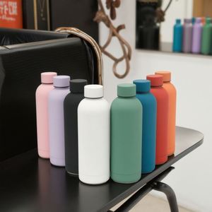 Botella de Agua Deportiva Aislada al Vacío de Acero Inoxidable de Doble Pared de 500 ml, con Recubrimiento de Goma, Económica, Fabricada en China - Product Image 3