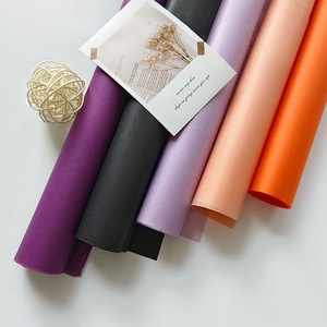 Papier de soie coloré non toxique pour enfants, adapté aux projets artistiques, aux loisirs créatifs et aux activités scolaires. - Product Image 3