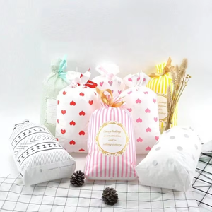 <span class=keywords><strong>ถุง</strong></span>ของขวัญพลาสติกแบบมีเชือกผูกสำหรับของขวัญคริสต์มาสริบบิ้นลายจุดออกแบบได้ตามต้องการ - Product Image 2