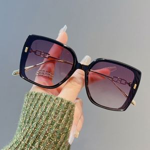 Gafas de Sol Cuadradas Grandes de Alta Gama para Mujer con Logotipo Personalizado, Gafas de Sol Modernas y a la Moda con Protección UV400, Gafas de Sol Extra Grandes para Mujer - Product Image 3
