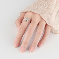 Anillo Abierto Delicado con Trébol de Cinco Hojas y Circonitas Blancas, Chapado en Oro, Latón con Micro Pavé, Giratorio, Elegante, Regalo para Novia