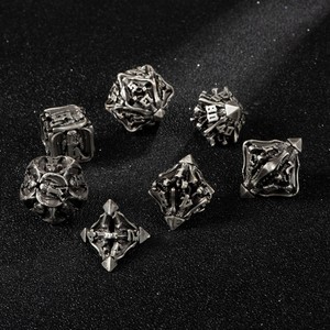 Ensemble de dés polyédriques en métal creux en forme de crâne 3D, 7 pièces, avec pointes, pour jeux de rôle Dungeons & Dragons, Pathfinder, jeux de table - Product Image 1
