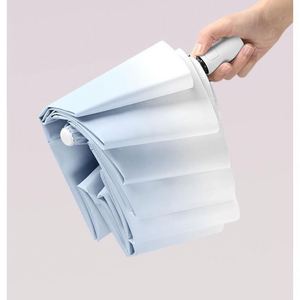 ร่มพับสามตอนแบบเปิด-ปิดอัตโนมัติ สีดำเคลือบกันน้ำ UPF50 พิมพ์ลายไล่เฉดสี สำหรับสุภาพสตรี รับผลิตตามสั่งพร้อมโลโก้ขายส่ง - Product Image 4