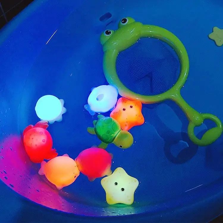 最高の価格フローティング動物発光シャワーゲームクリエイティブフローティングライトネット釣り魚水泳おもちゃ赤ちゃん入浴おもちゃ