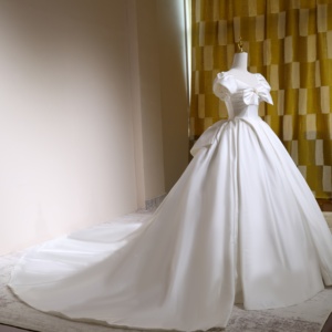 <span class=keywords><strong>Robe</strong></span> <span class=keywords><strong>de</strong></span> mariée <span class=keywords><strong>de</strong></span> maternité en satin blanc 2026, col cœur, coupe trapèze, grandes tailles, pour mère <span class=keywords><strong>de</strong></span> la mariée, traîne chapelle, longueur au sol, grand nœud - Product Image 2