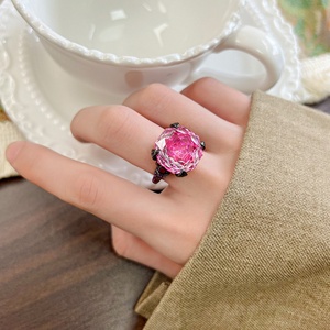 Bagues de haute qualité pour femmes, en cuivre écologique plaqué or noir, avec zircon rose dégradé de 16 mm, grande pierre taillée en forme de rose - Product Image 5