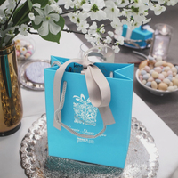 Vente en gros de sacs à provisions de cadeaux en papier bleu ruban de luxe avec impression offset de logo argenté personnalisé pour l'emballage de bougies